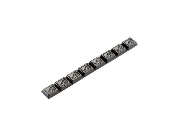 Svart plastlist med åtta clips