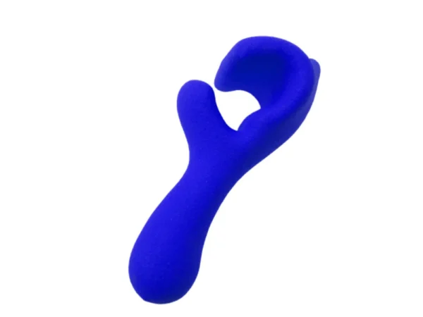 Blå ergonomisk flasköppnare mot vit bakgrund.
