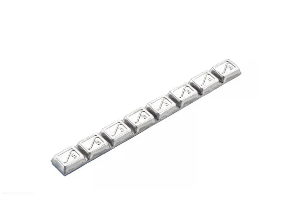 Grått metallblock med flera sektioner